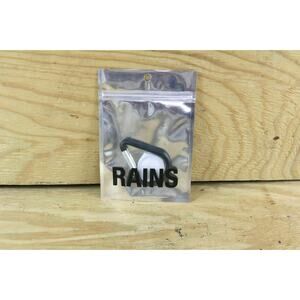 New Rains Carabiner Black 16190 One Size Pear Shape